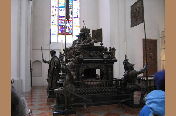 Frauenkirche Ludwig IV's Coffin 2