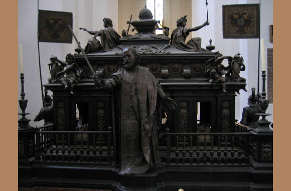 Frauenkirche Ludwig IV's Coffin 1