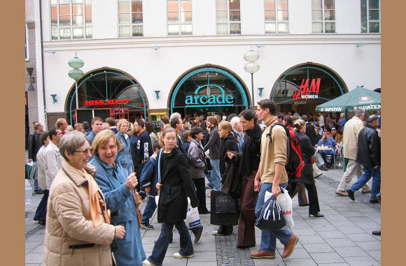 Typical Munich Street Scene (crowded)