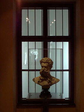 Strauss's House - Bust